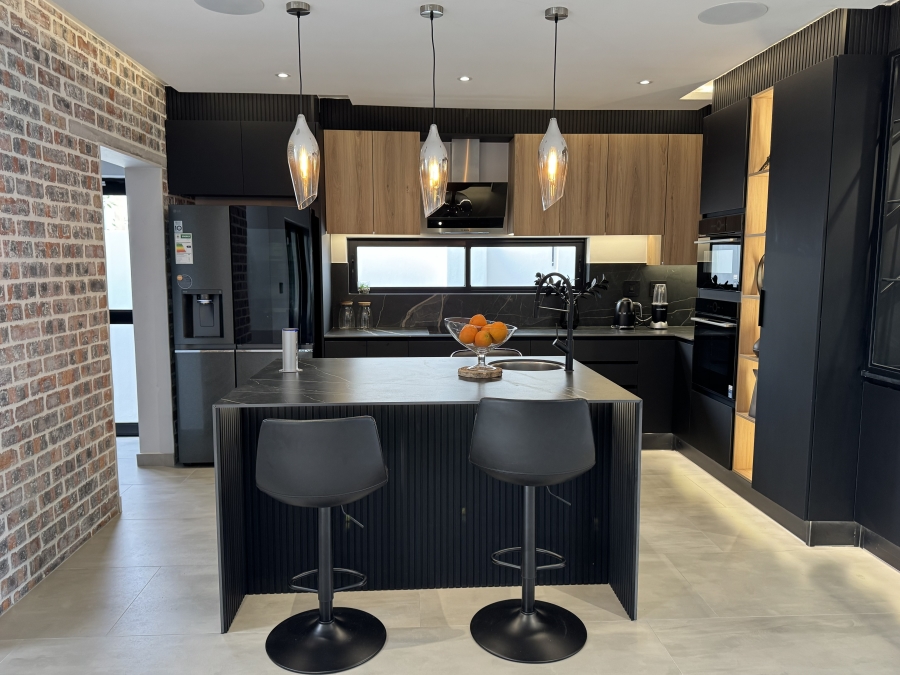 4 Bedroom Property for Sale in Sandown Western Cape